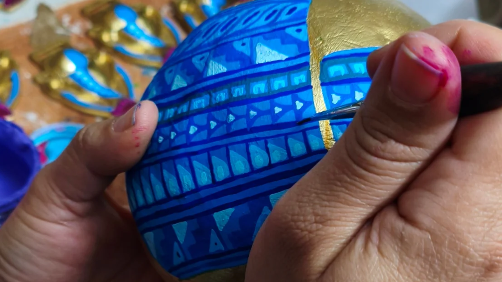 Calacafe workshop crafting the DCT Mexico 2026 trophy and medals